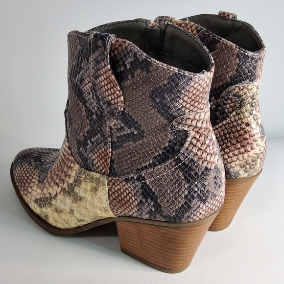 Snake Skin Print Booties Size 7 - Picture 4 of 5